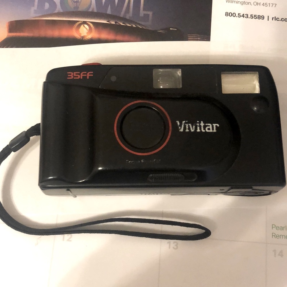 35FF Vivitar film camera need 2 AA batteries - Picture 1 of 2